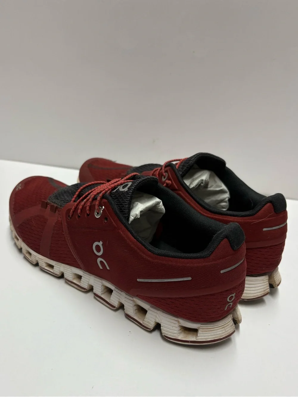 On Cloud Red and Black Athletic Tennis Running Shoes Burgundy Wine Sz 9.5